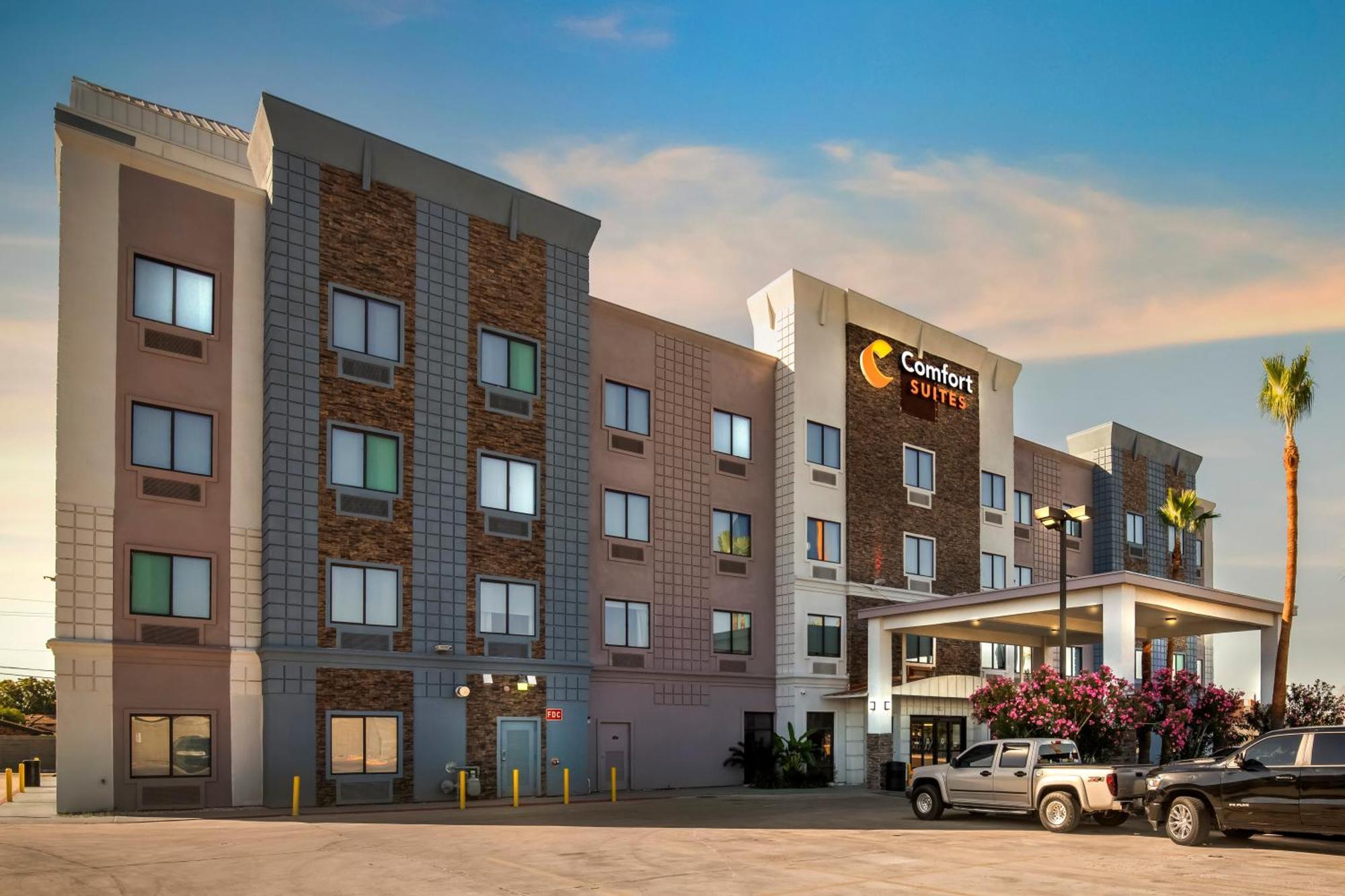 Comfort Suites Laredo Exterior photo