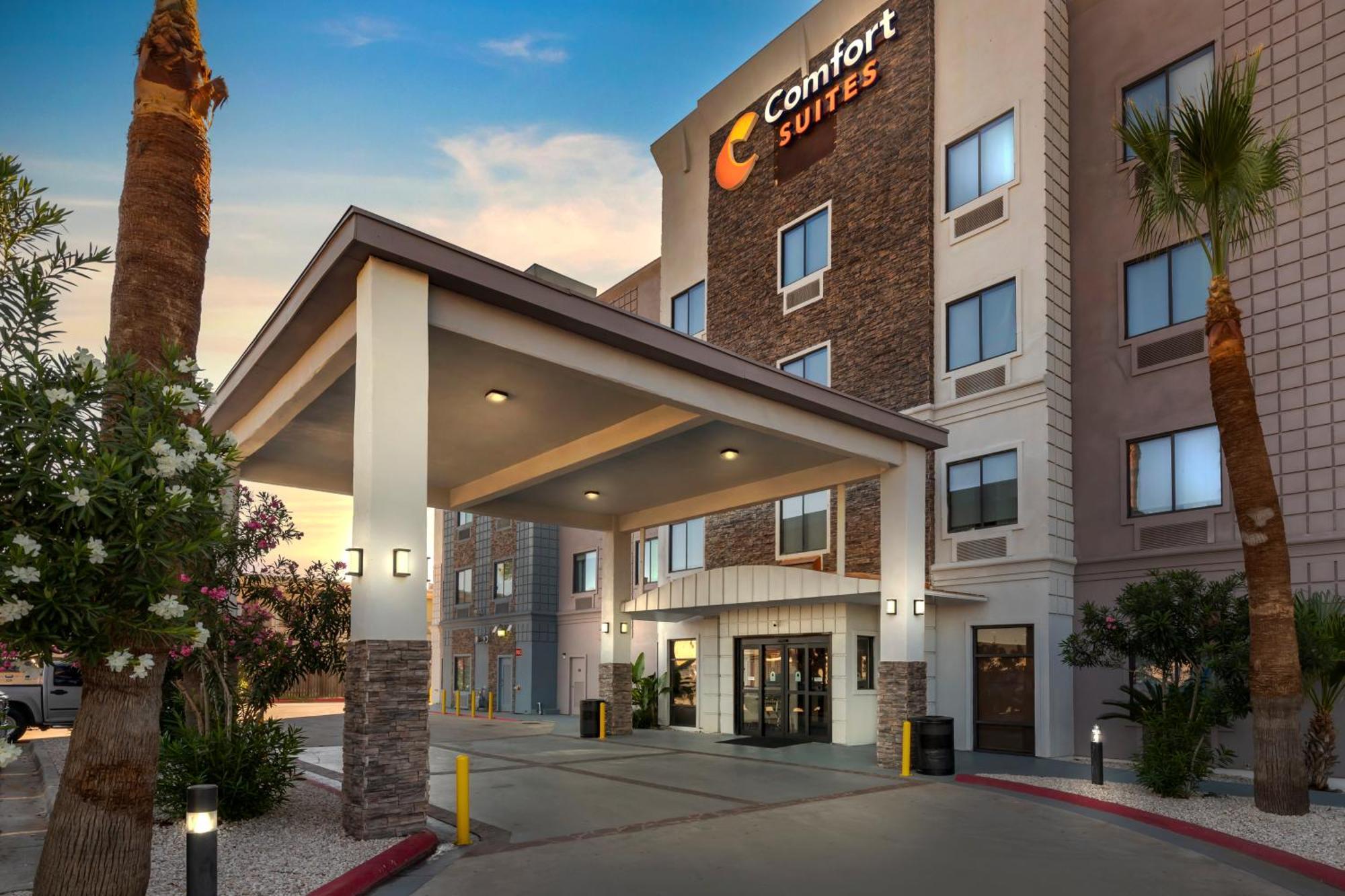 Comfort Suites Laredo Exterior photo