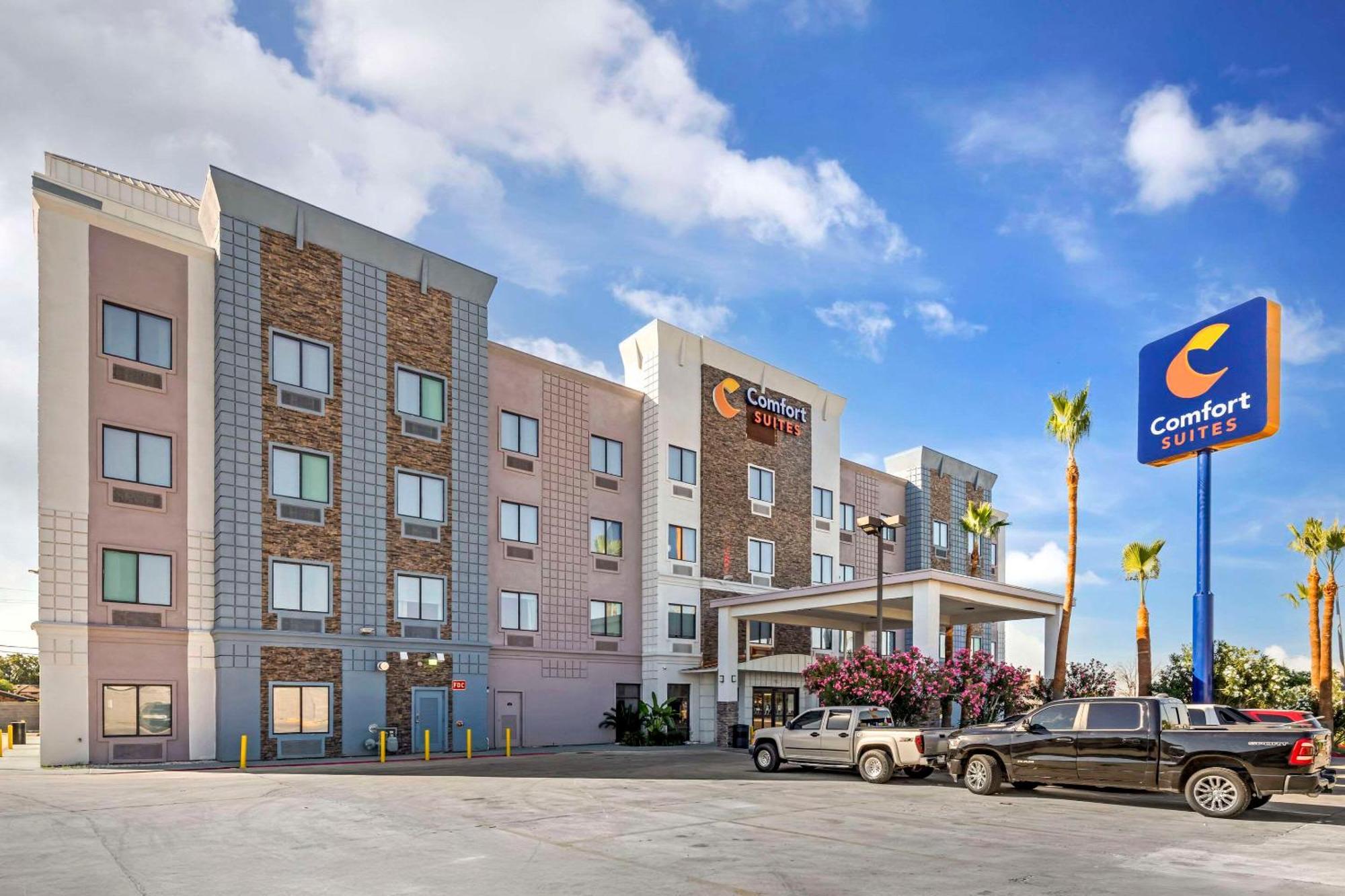 Comfort Suites Laredo Exterior photo