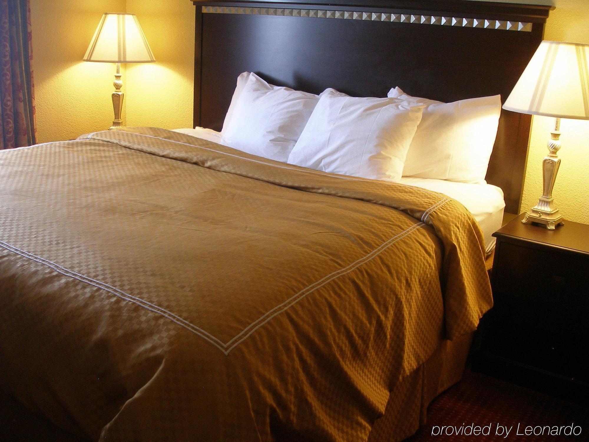 Comfort Suites Laredo Room photo